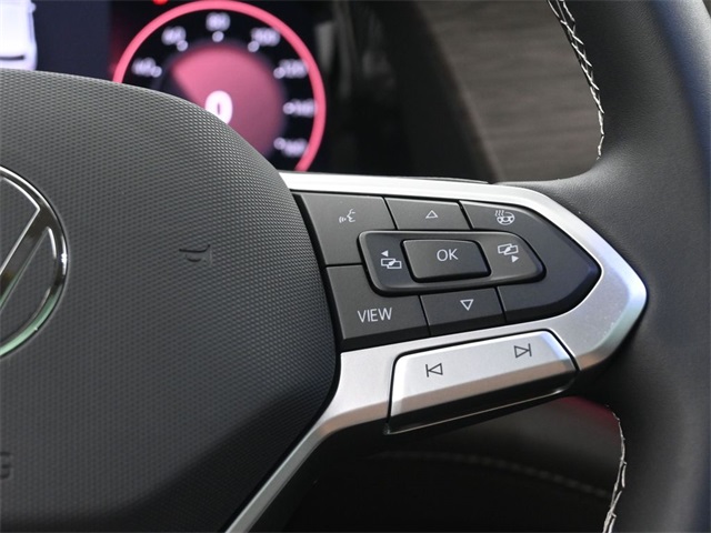 2025 Volkswagen Atlas SEL photo 2