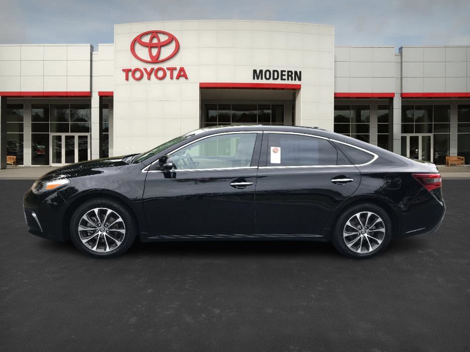 2017 Toyota Avalon XLE Premium photo 2