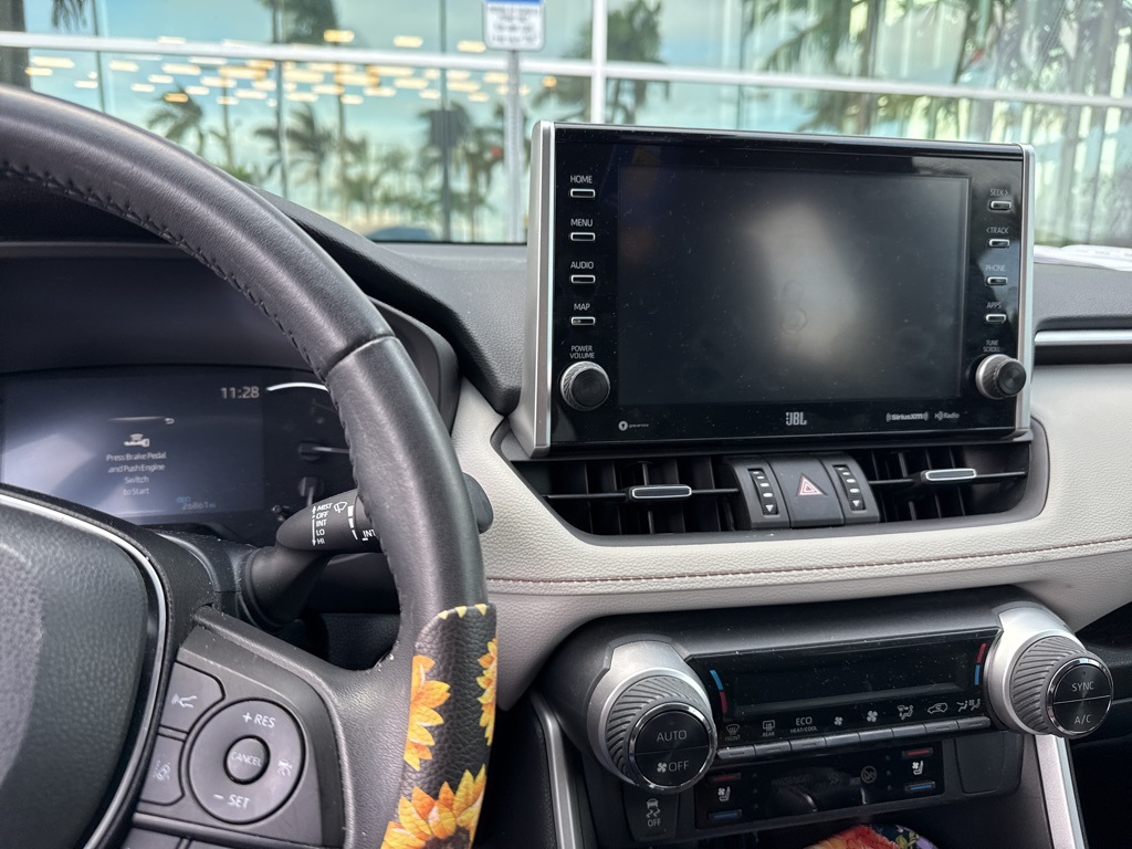 2022 Toyota RAV4 Limited photo 4