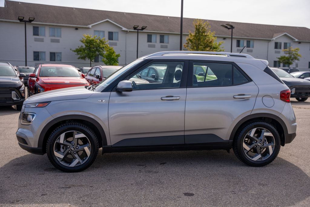 2023 Hyundai Venue SEL Limited photo 4