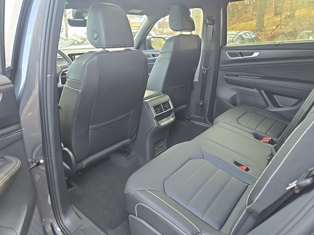 2025 Volkswagen Atlas Cross Sport SEL R-Line photo 14