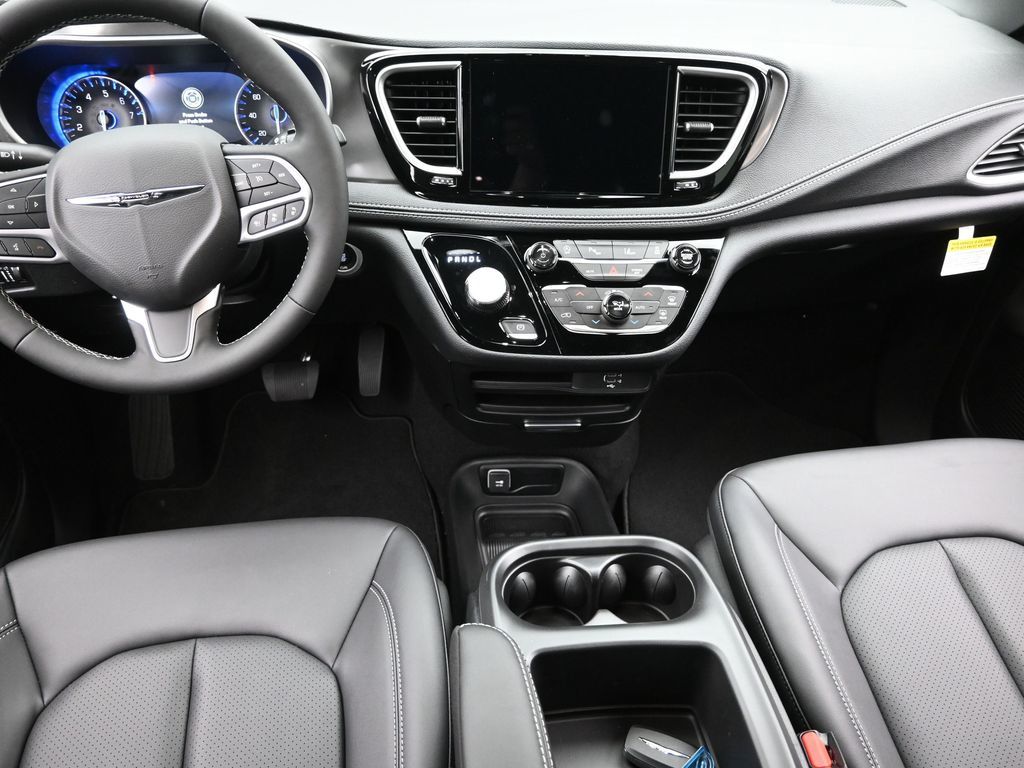 2026 Chrysler Pacifica photo 15