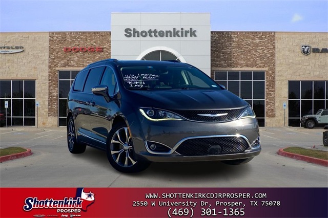 2020 Chrysler Pacifica Limited's photo