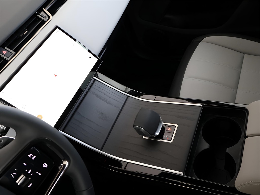 2026 Land Rover Range Rover Evoque Dynamic SE photo 17