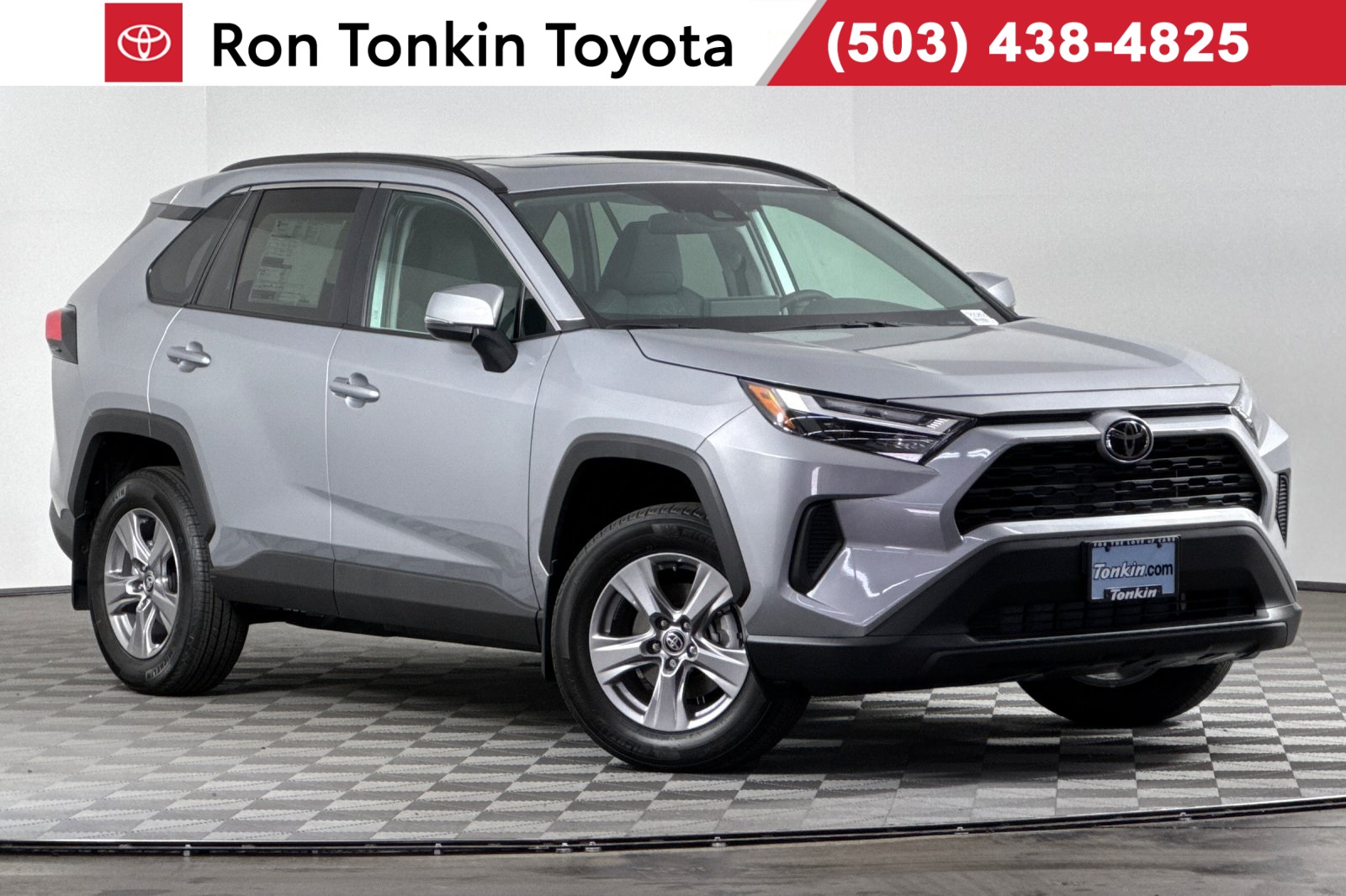2025 Toyota RAV4 XLE's photo