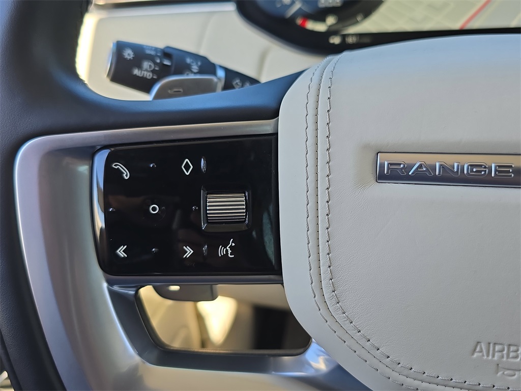 2023 Land Rover Range Rover SE photo 15