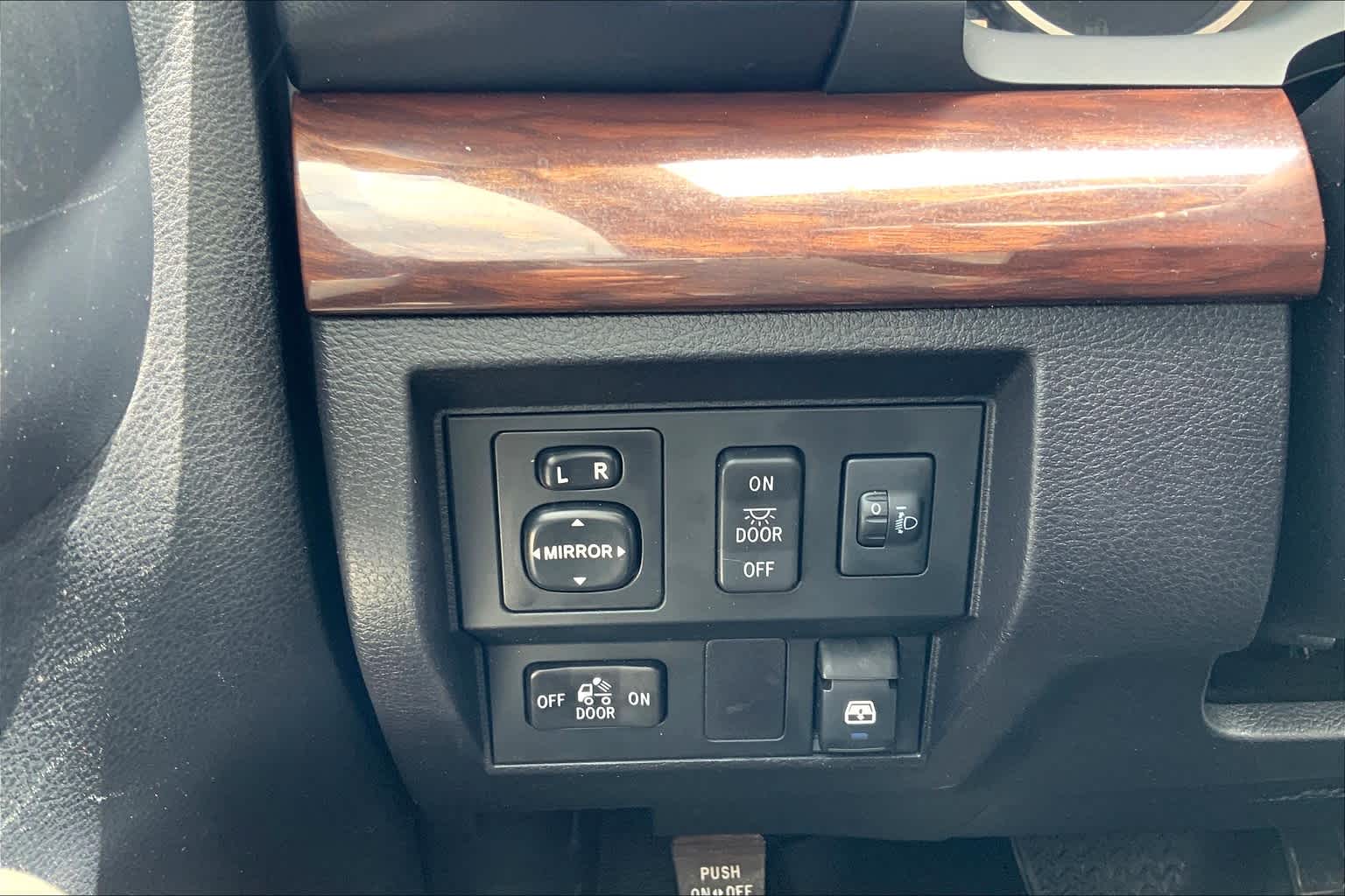 2014 Toyota Tundra Limited photo 29