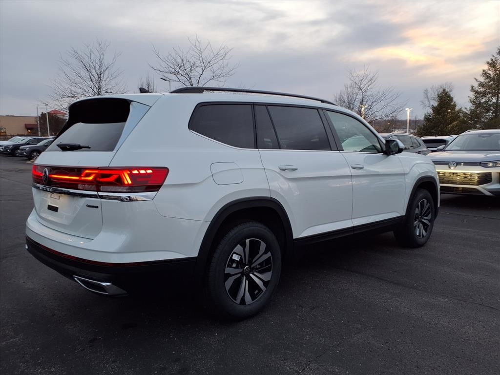 2026 Volkswagen Atlas SE photo 2