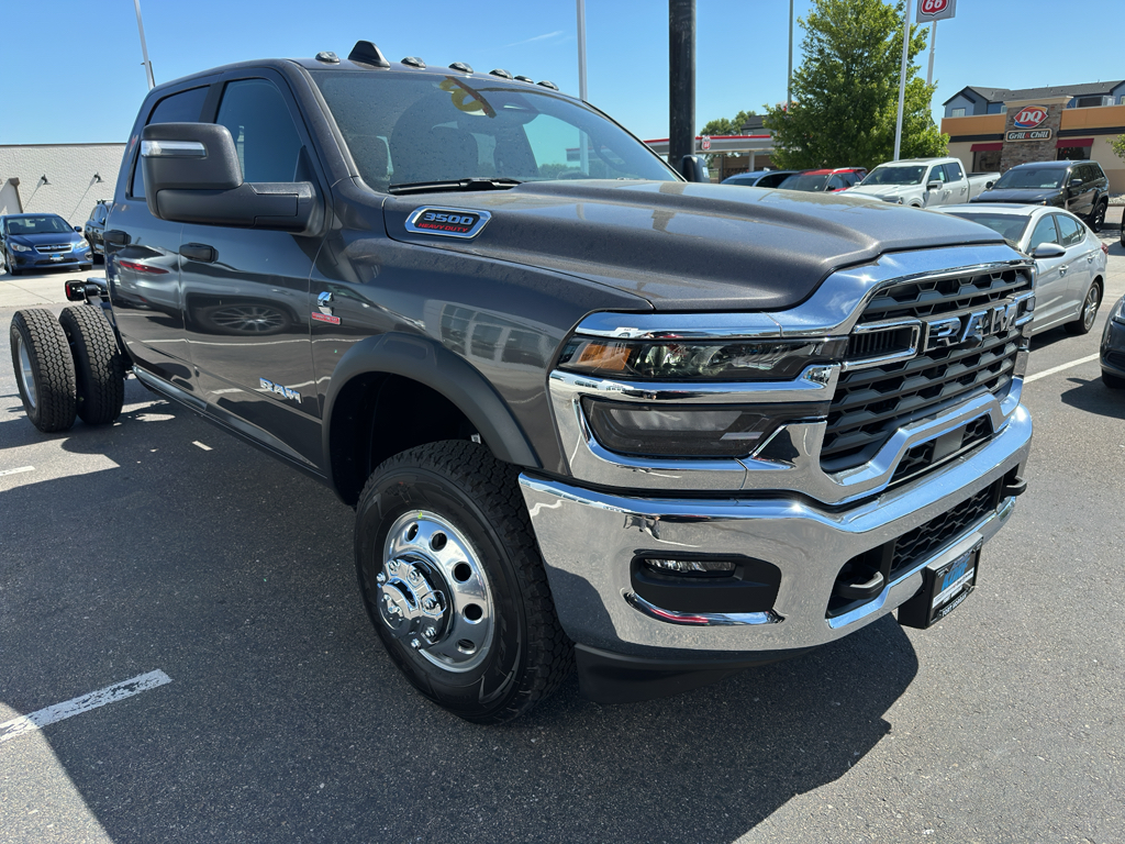 2025 Ram 3500 Big Horn photo 4