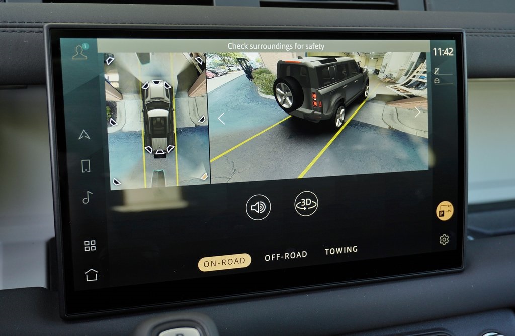 2025 LAND ROVER DEFENDER - Image 23