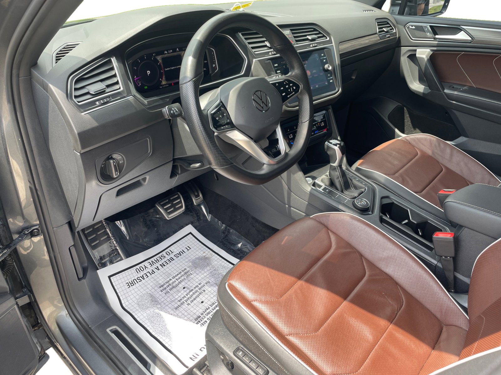 Used 2023 Volkswagen Tiguan SEL R-LINE with VIN 3VV4B7AX2PM030660 for sale in Kansas City