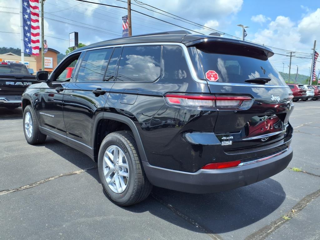 2025 Jeep Grand Cherokee Laredo photo 3