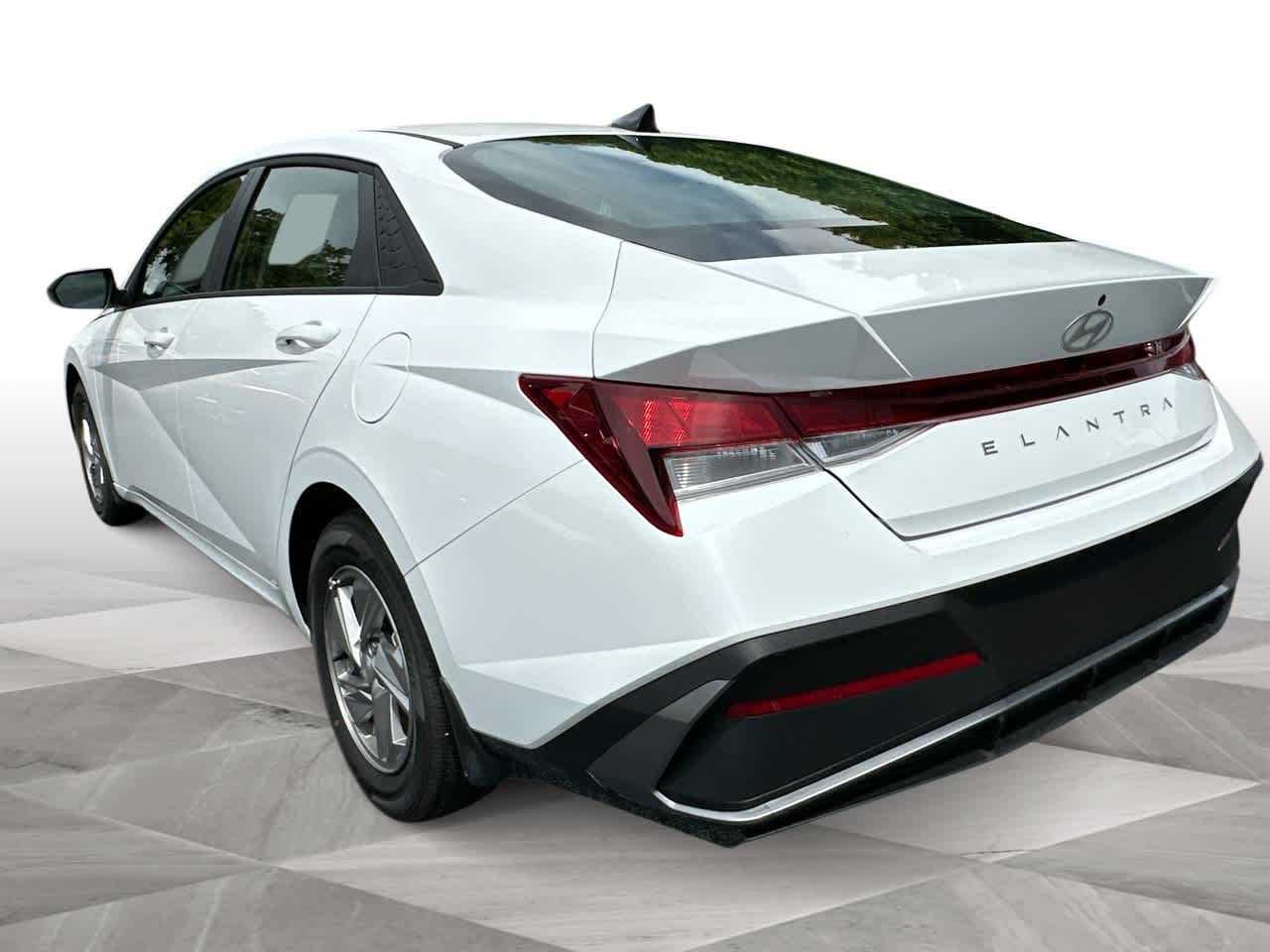 2025 Hyundai Elantra SE photo 5