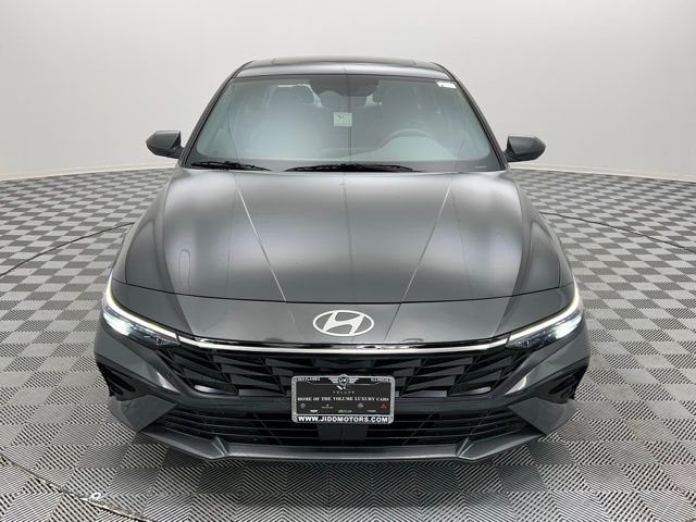 2025 Hyundai Elantra SEL Convenience photo 2