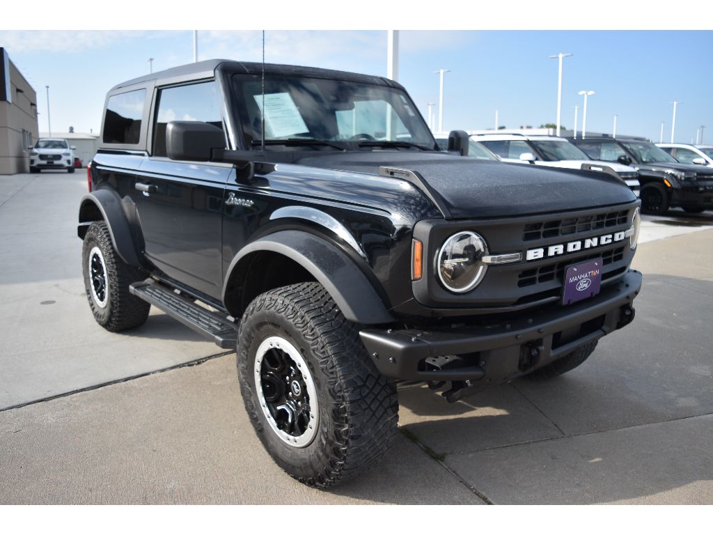 2021 Ford Bronco Black Diamond photo 2