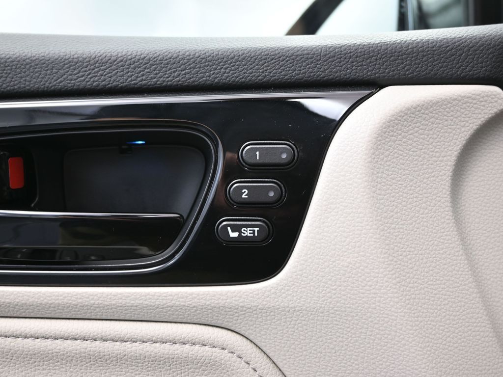 2025 Honda Odyssey Elite photo 16