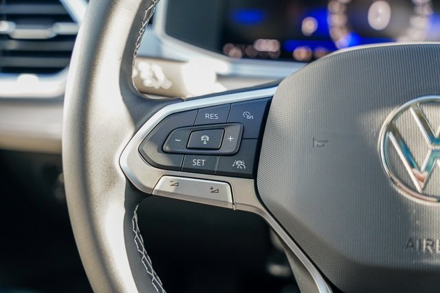 2025 Volkswagen Taos SE photo 6