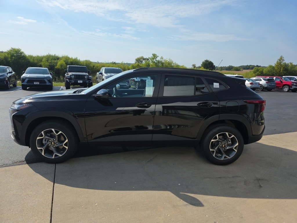 2026 Chevrolet Trax LT photo 4
