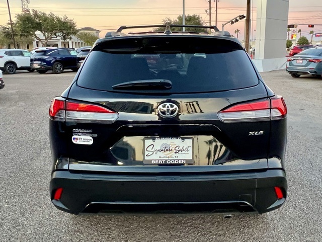 2024 Toyota Corolla Cross XLE photo 3