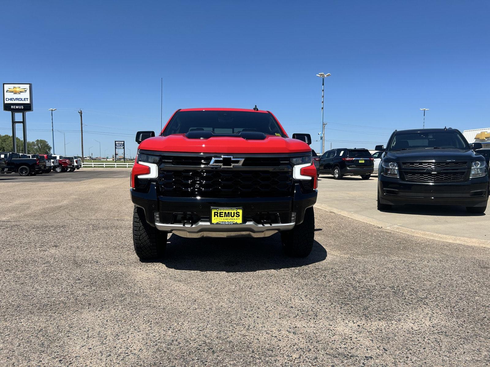 2025 Chevrolet Silverado 1500 ZR2 photo 2