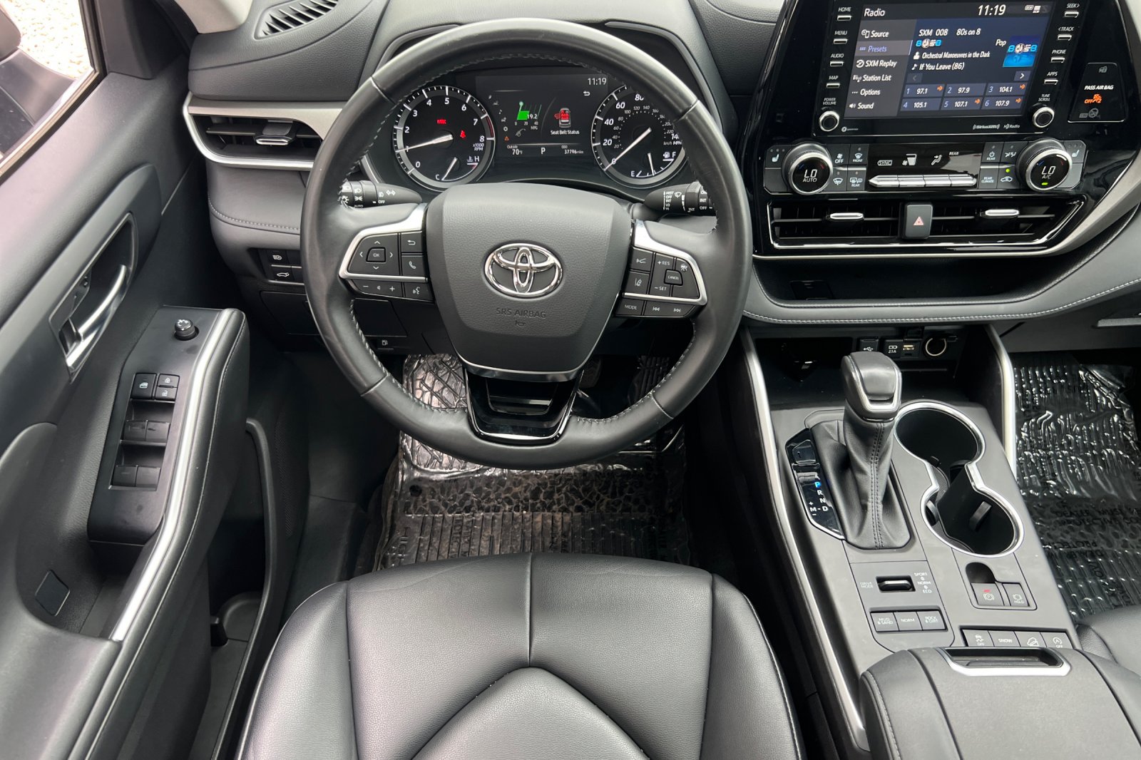 2021 Toyota Highlander XLE photo 9