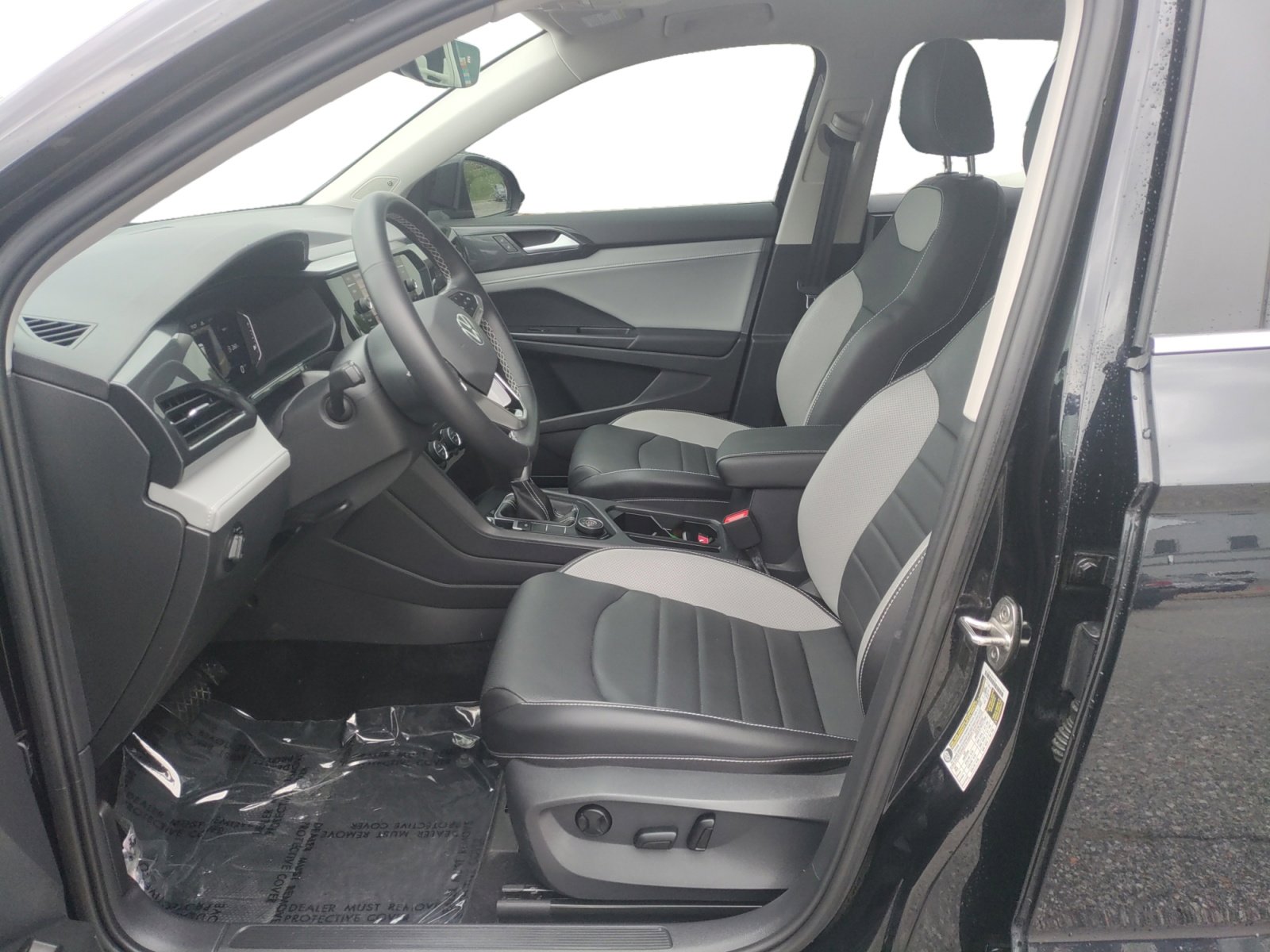 2022 Volkswagen Taos SEL photo 2