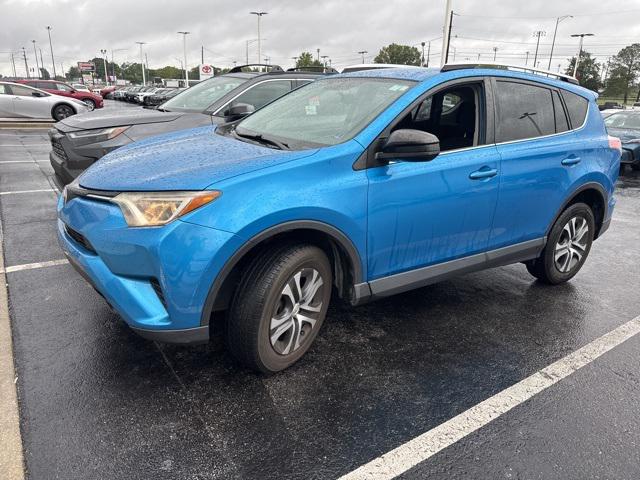 2016 Toyota RAV4 LE's photo