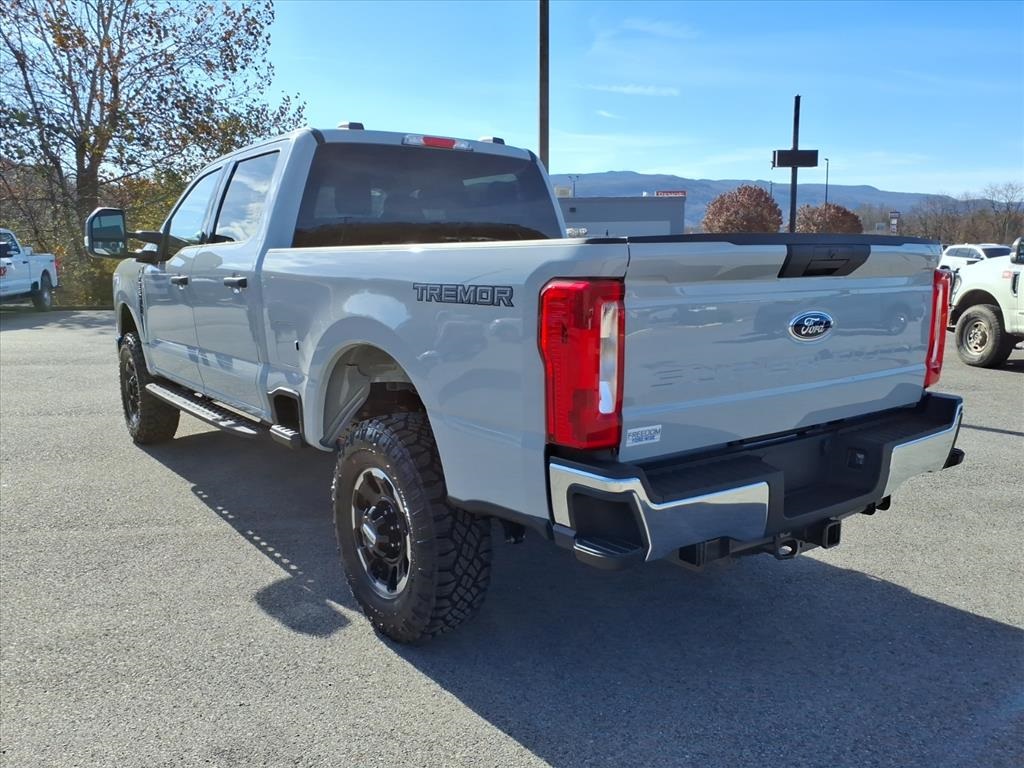 2026 Ford F-350 XLT photo 3