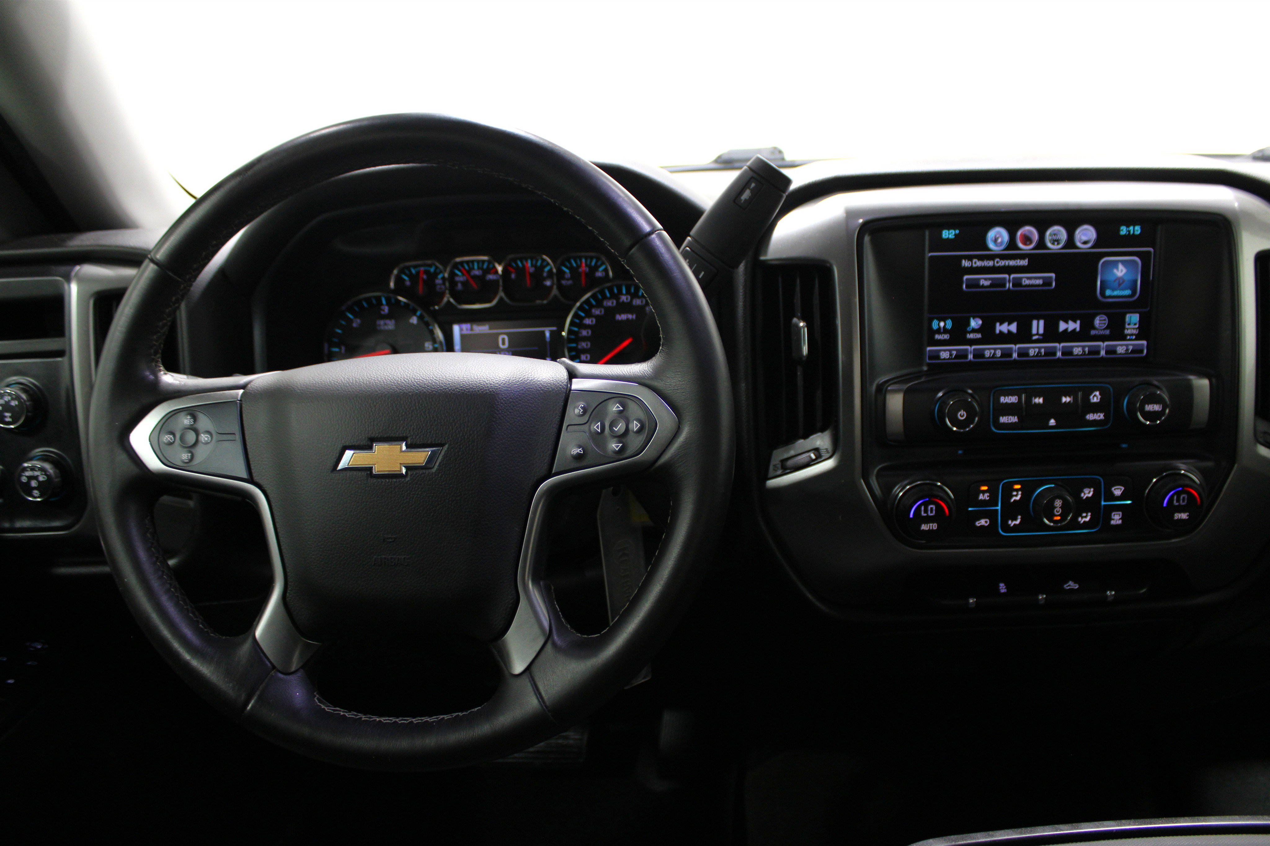 2016 Chevrolet Silverado 1500 LT photo 2