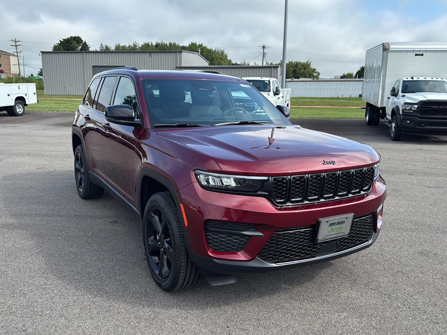 2025 Jeep Grand Cherokee Altitude X photo 2
