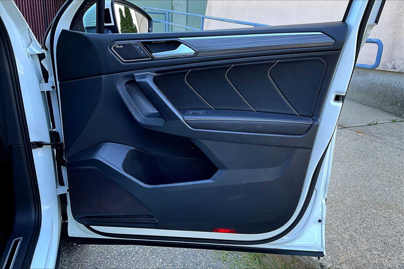 2023 Volkswagen Tiguan SEL R-Line Black photo 42
