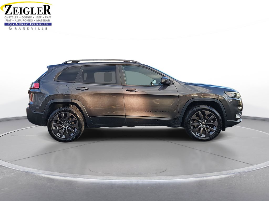 2021 Jeep Cherokee Latitude Lux photo 2