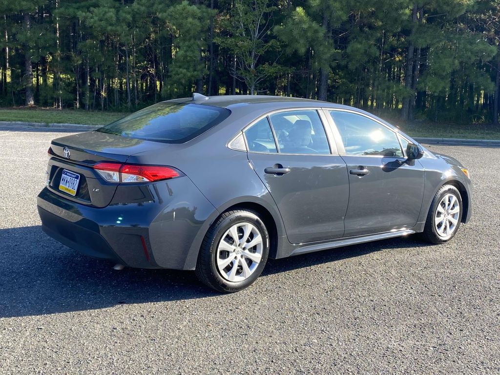 2024 Toyota Corolla LE photo 3