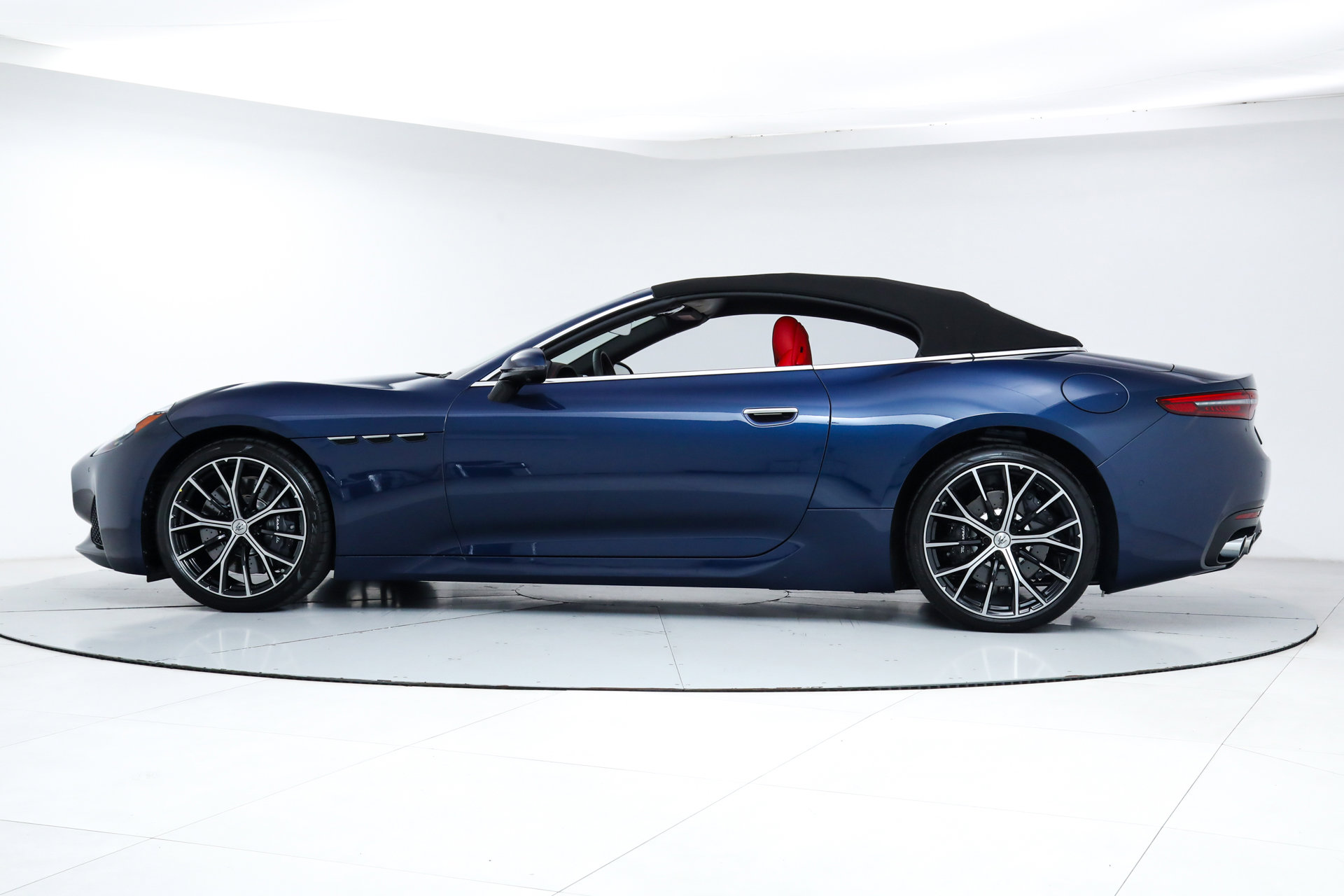 2026 Maserati Grancabrio photo 3