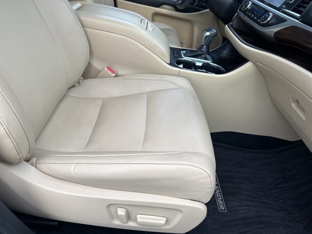 2015 Toyota Highlander Limited photo 39