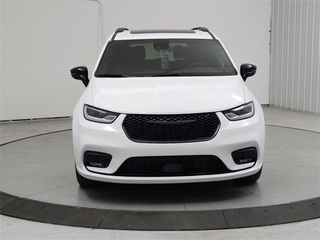 2026 Chrysler Pacifica Limited photo 2