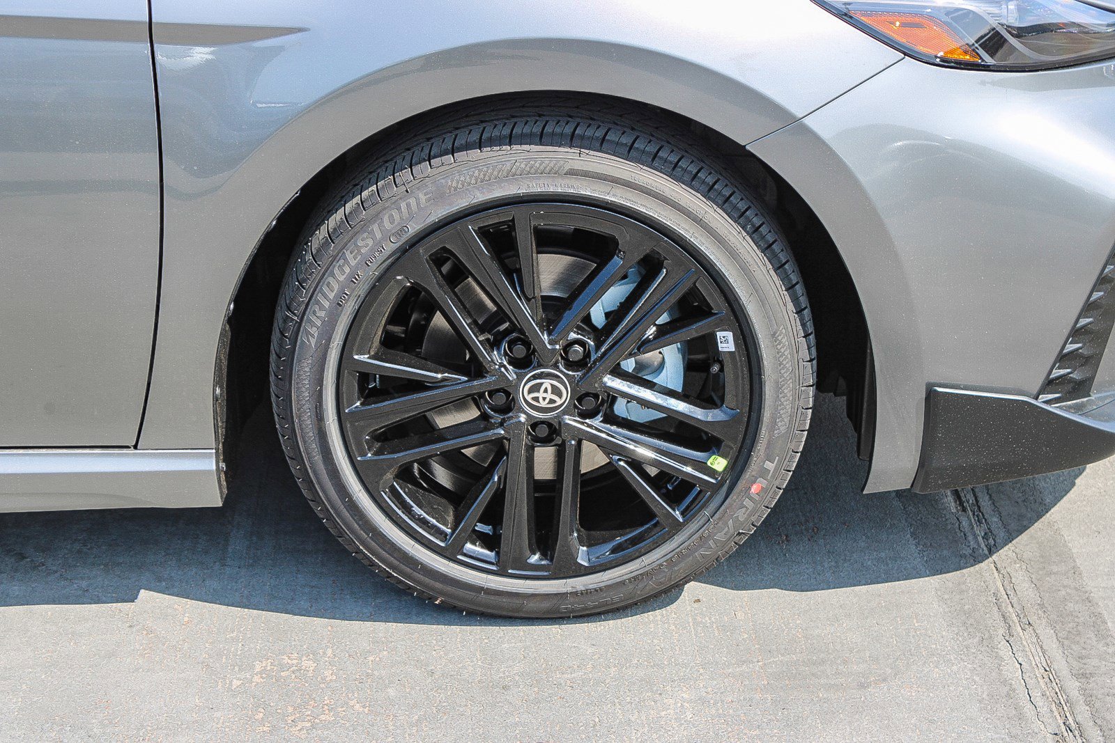 2025 Toyota Camry SE photo 9