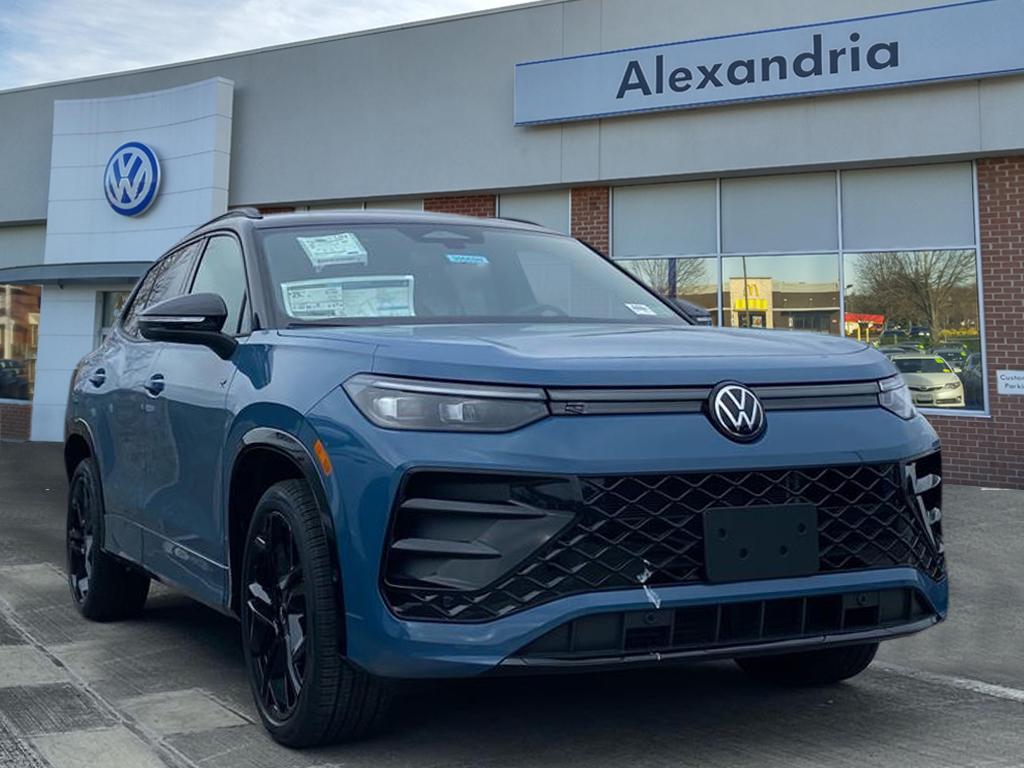 2026 Volkswagen Tiguan SE R-LINE BLACK's photo