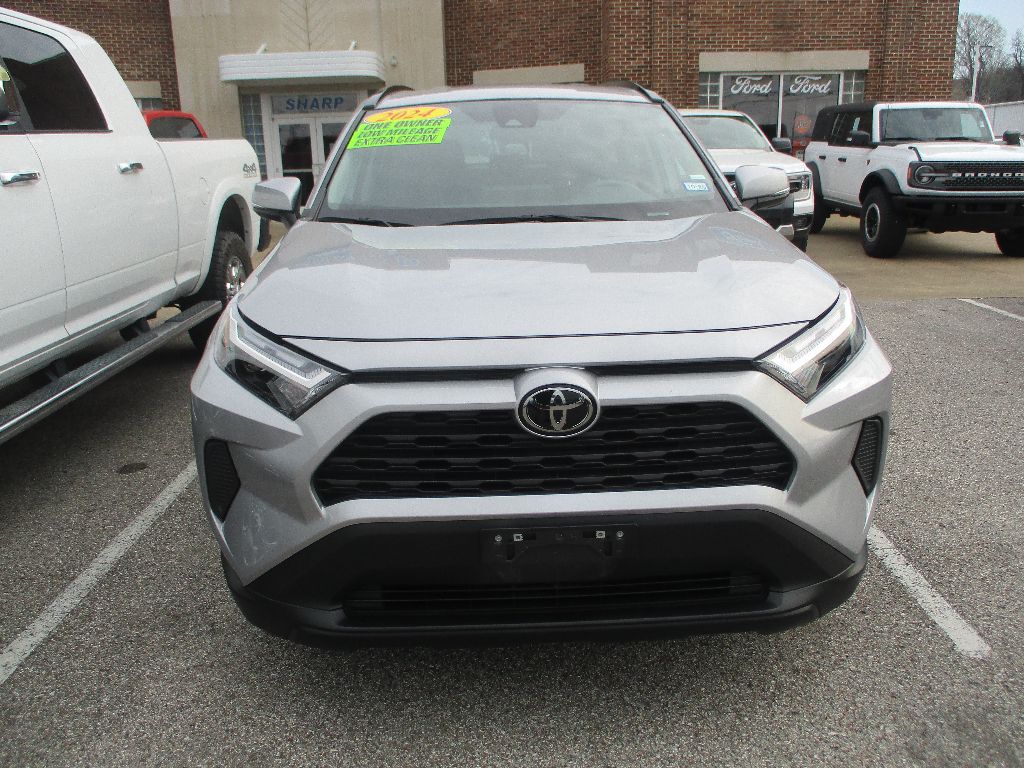 2024 Toyota RAV4 XLE photo 2