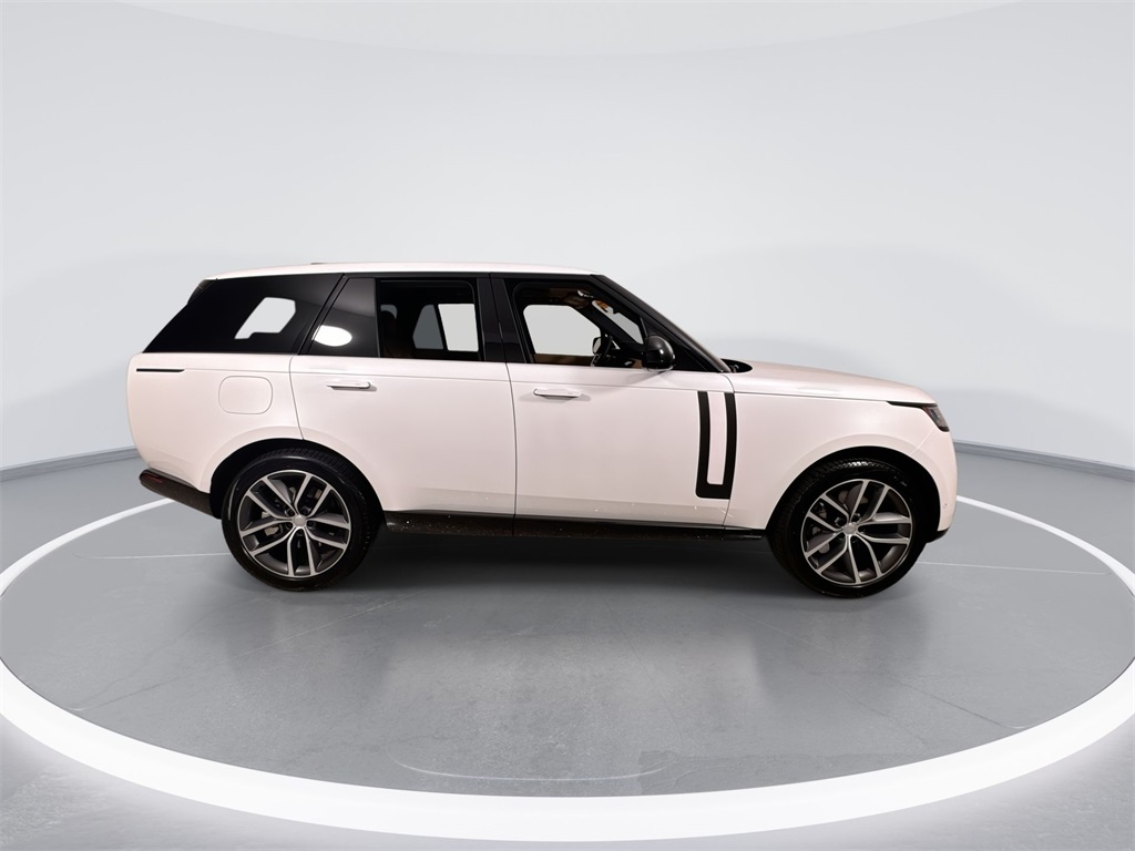 2025 Land Rover Range Rover SE photo 9