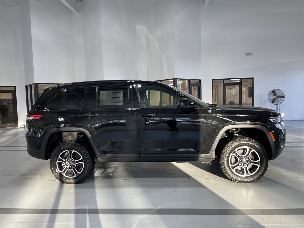 2024 Jeep Grand Cherokee Trailhawk 4xe photo 4