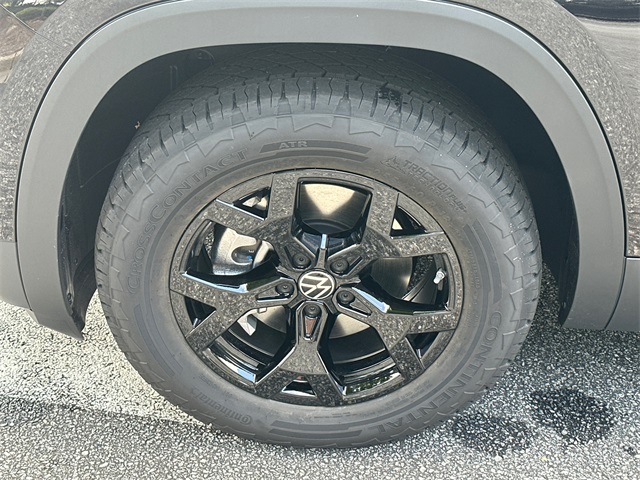 2025 Volkswagen Atlas SE Technology Peak Edition photo 11