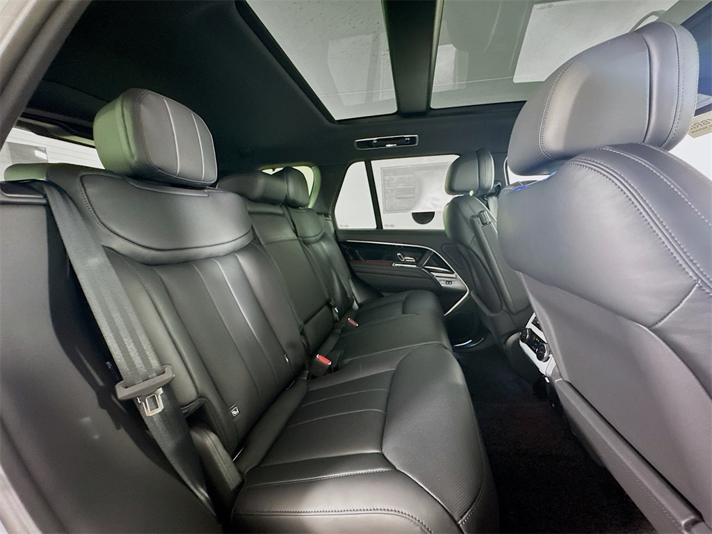 2025 Land Rover Range Rover SE photo 26