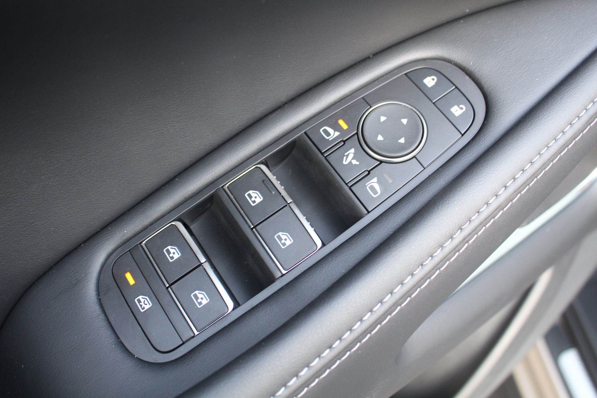 2026 Infiniti QX60 Luxe photo 10