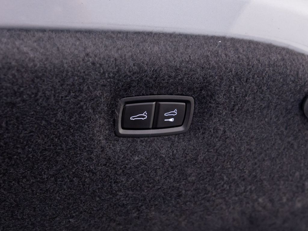 2021 Porsche Taycan Base photo 27