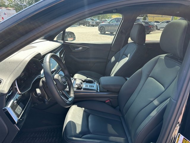 2025 Audi Q7 45 Premium Plus photo 3