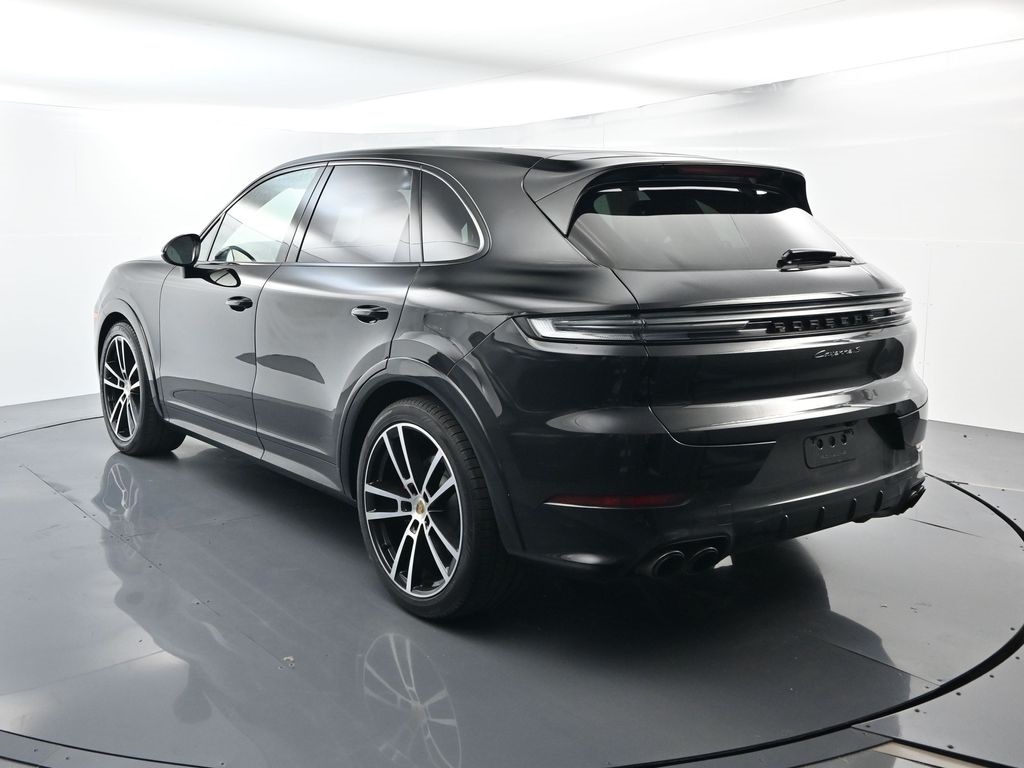 2024 Porsche Cayenne S photo 10