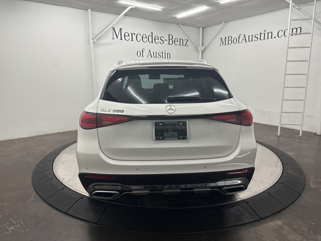 2026 Mercedes Benz GLC 300 photo 4