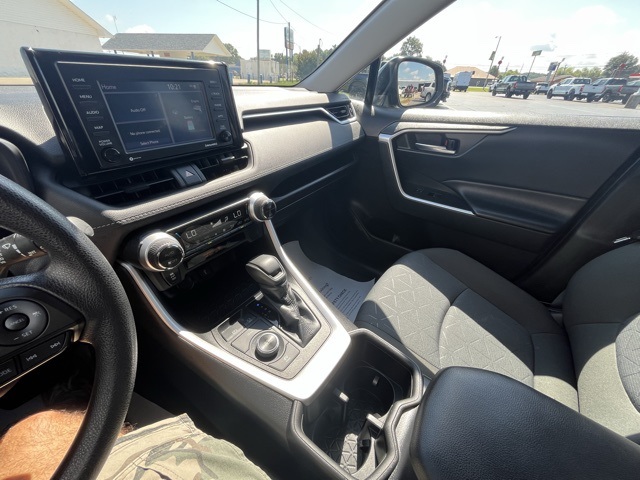 2022 Toyota RAV4 Hybrid XLE photo 12