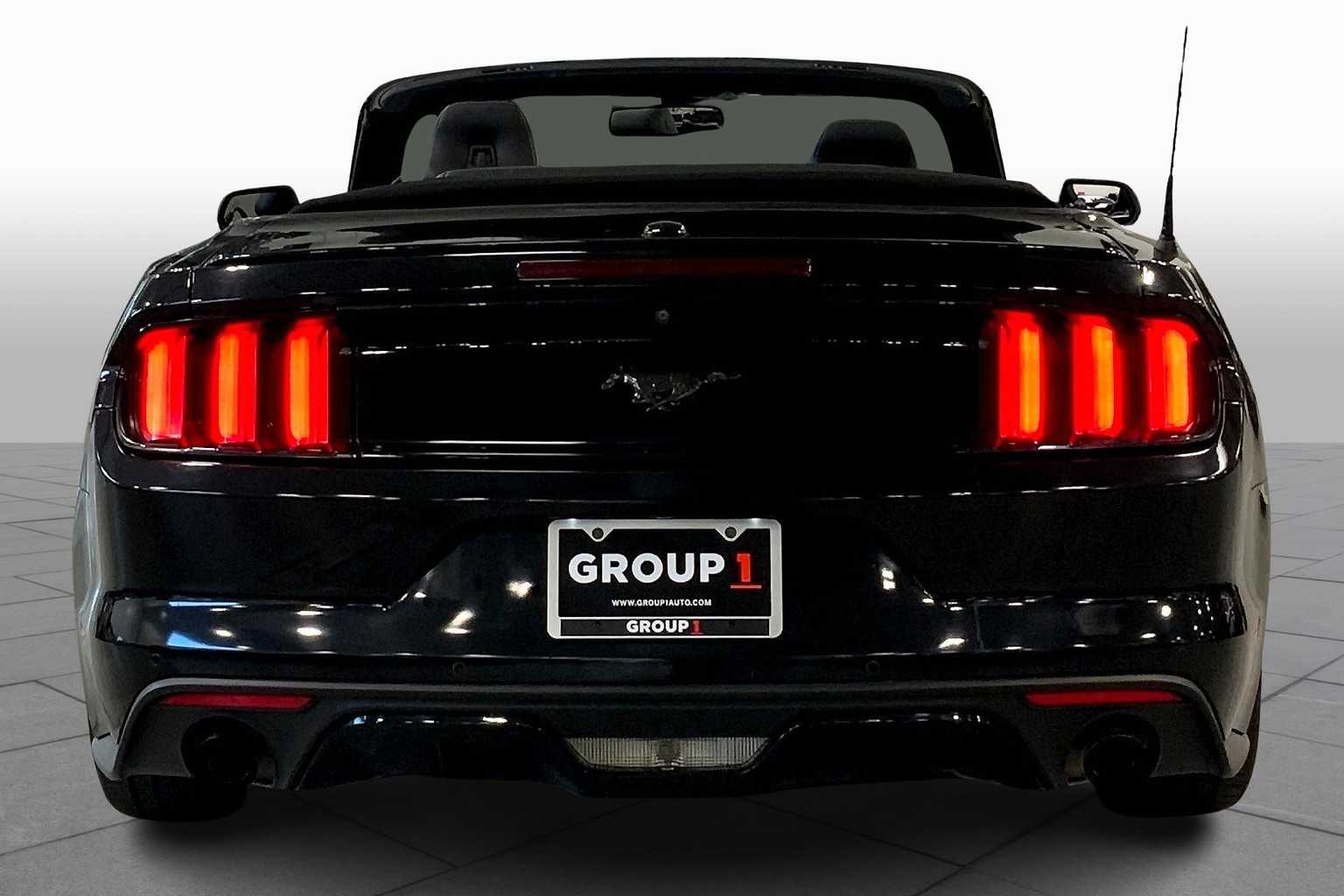 2016 Ford Mustang EcoBoost Premium photo 4